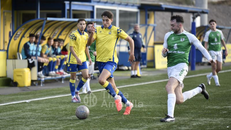 Fotos: Las Palmas C resuelve en media hora ante el Teror (4-0)