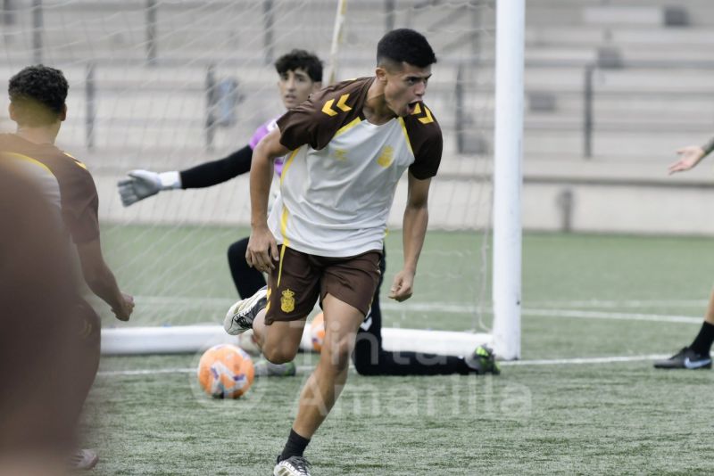 Fotos: Las Palmas C se prepara para un domingo acalorado
