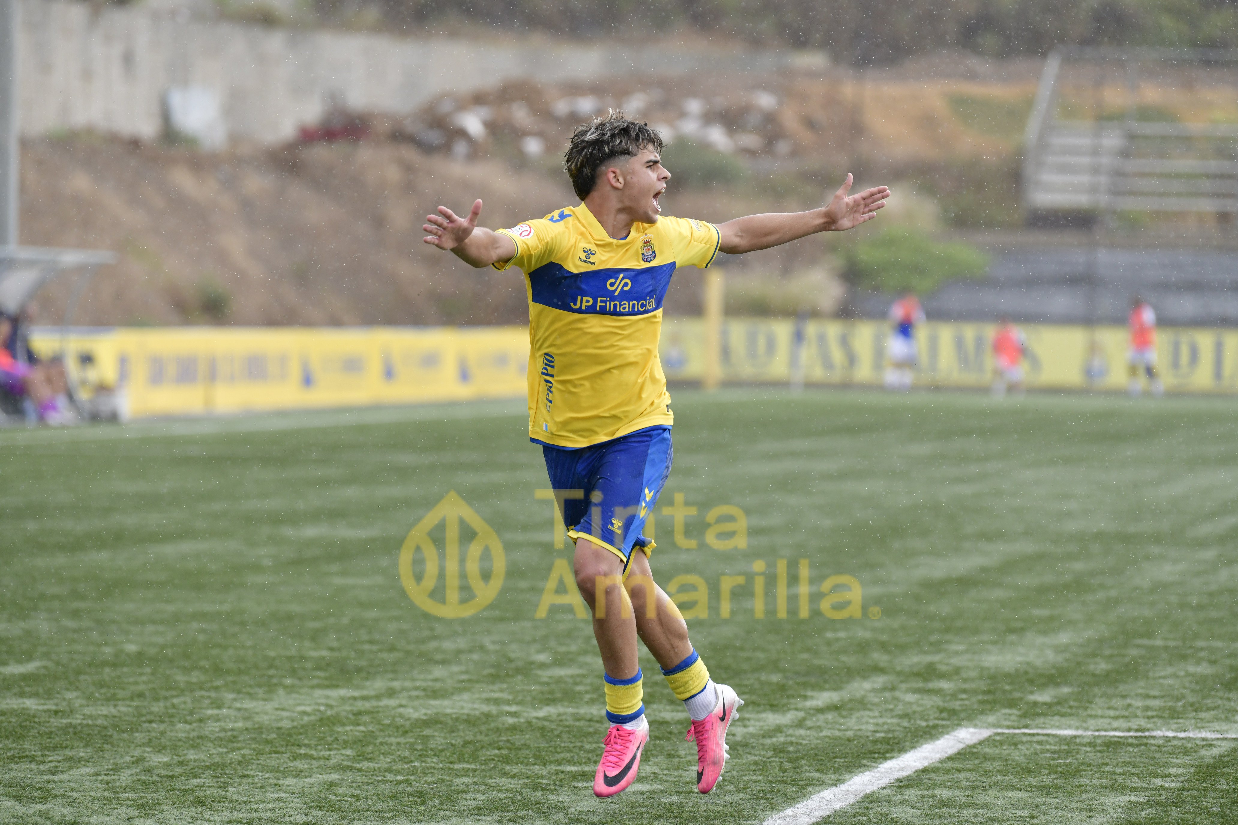 Fotos: Un gol de Jorge Cruz da el triunfo al juvenil de la UD Las Palmas (1-0)