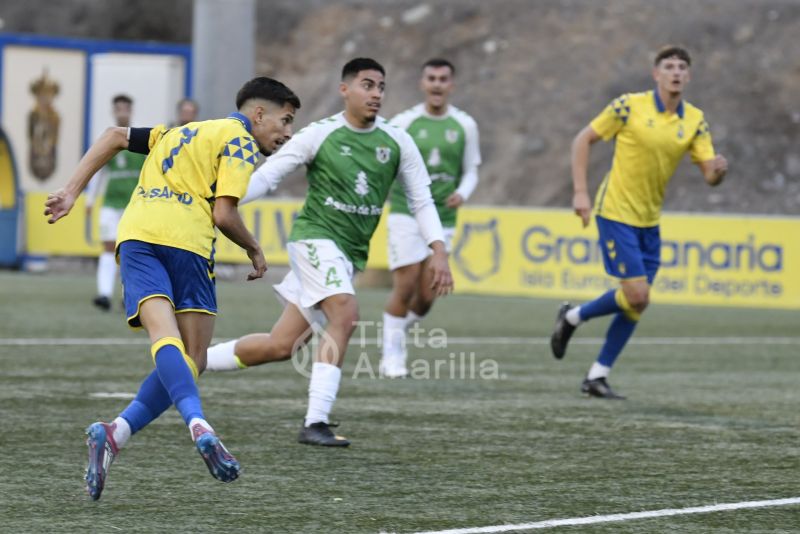 Fotos: Las Palmas C resuelve en media hora ante el Teror (4-0)