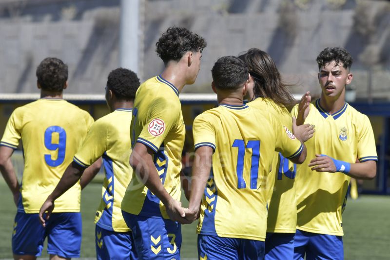 Fotos: El juvenil de la UD golea al Yaiza (4-0)