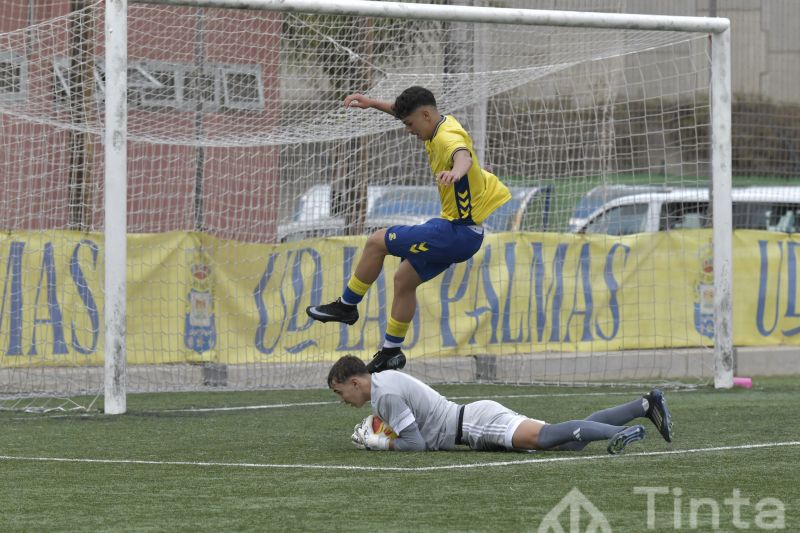 El juvenil de la UD vence y amplía a 5 puntos su renta sobre el Tenerife (3-0)