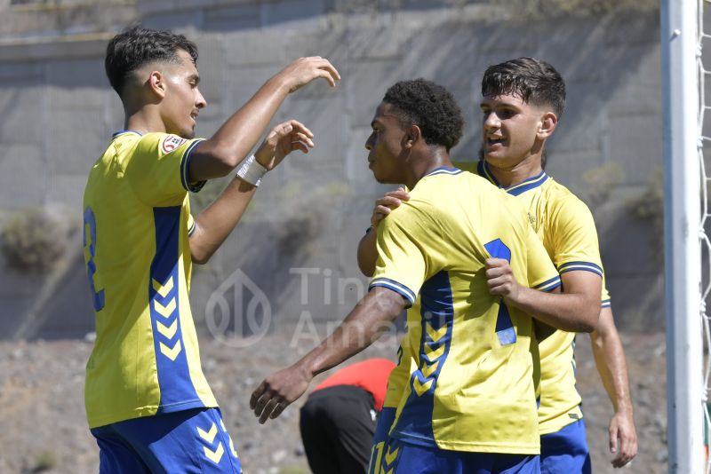 Fotos: El juvenil de la UD golea al Yaiza (4-0)