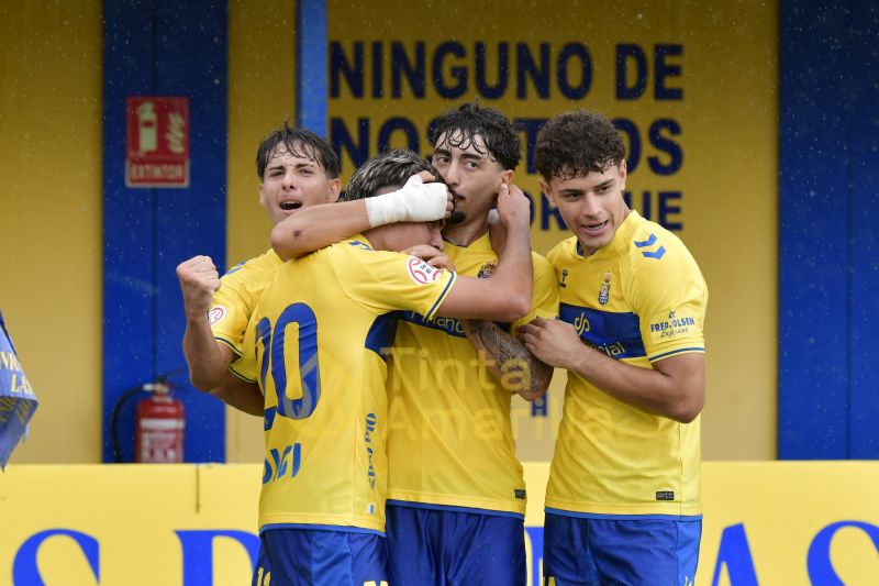 Fotos: Un gol de Jorge Cruz da el triunfo al juvenil de la UD Las Palmas (1-0)