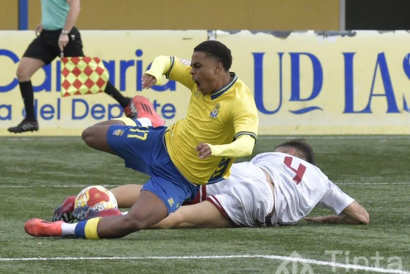 El juvenil de la UD vence y amplía a 5 puntos su renta sobre el Tenerife (3-0)