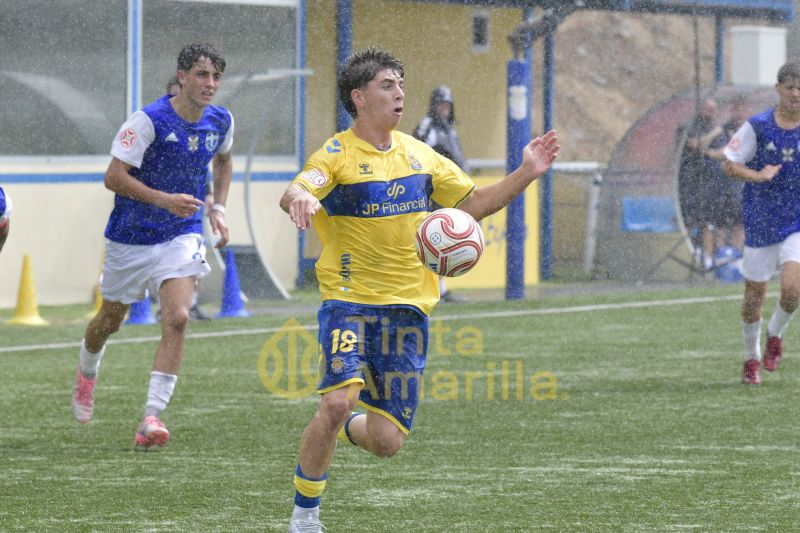 Fotos: Un gol de Jorge Cruz da el triunfo al juvenil de la UD Las Palmas (1-0)
