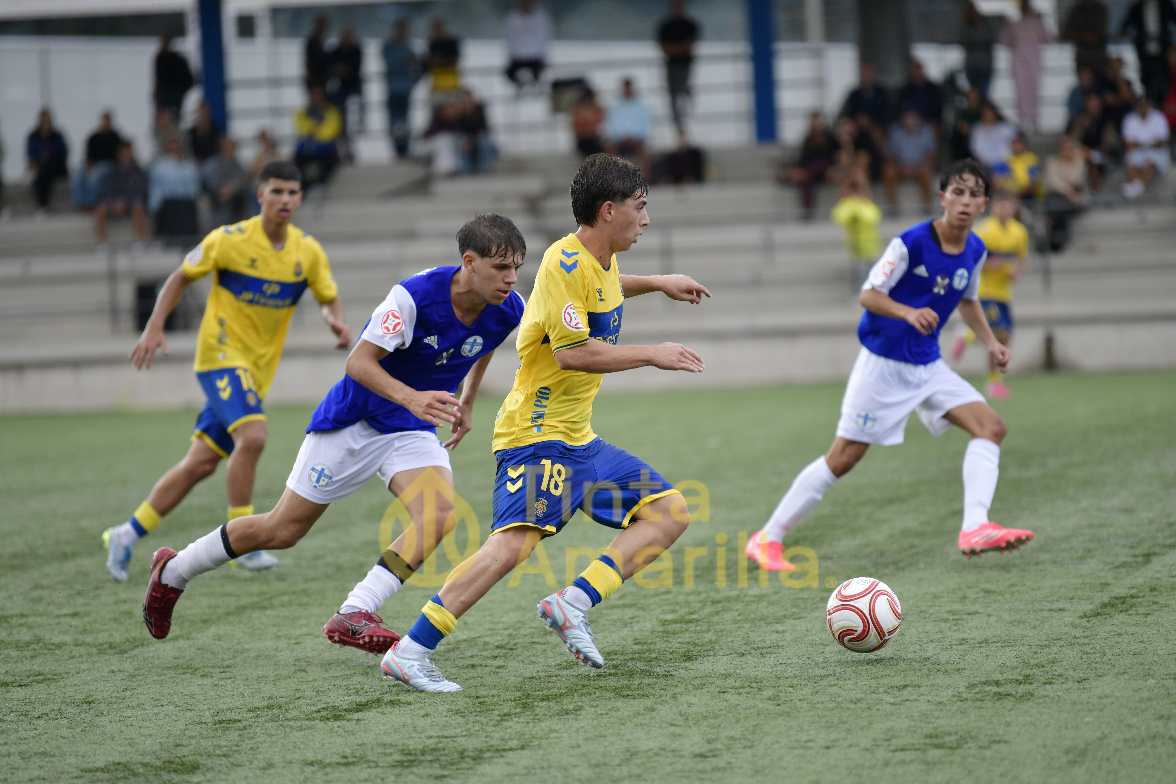 Fotos: Un gol de Jorge Cruz da el triunfo al juvenil de la UD Las Palmas (1-0)