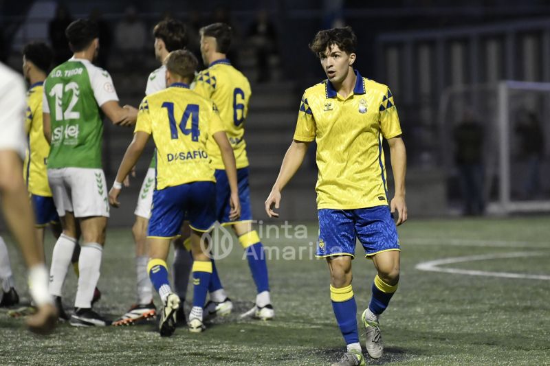 Fotos: Las Palmas C resuelve en media hora ante el Teror (4-0)