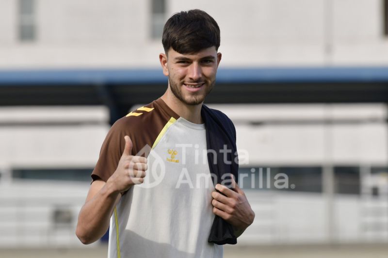 Fotos: El filial pone su punto de mira en el CD Coria