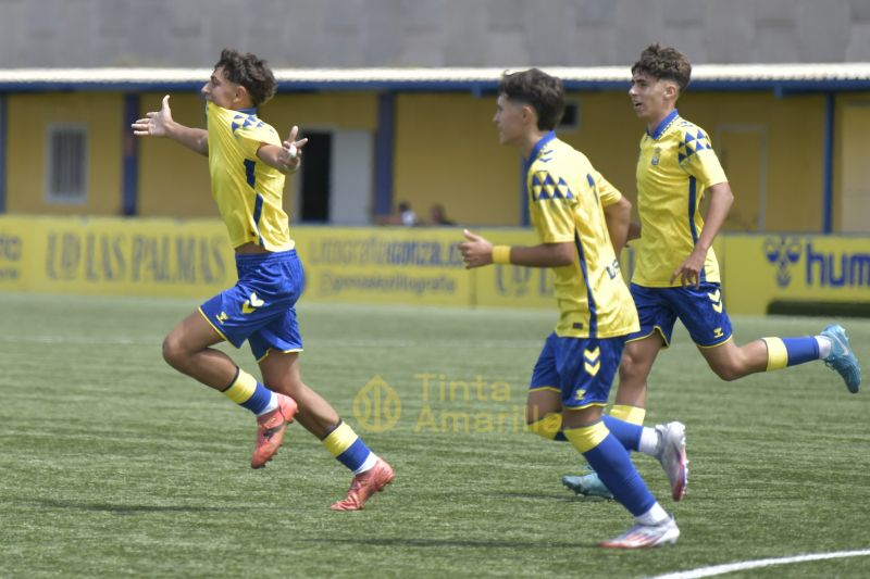Fotos: El cadete de la UD golea al Fundación del Tenerife (4-1)