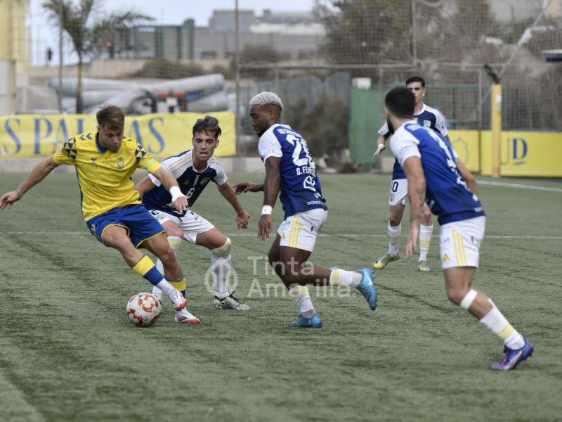 1-0: Carlos Navarro le da un zapatazo al San Fernando
