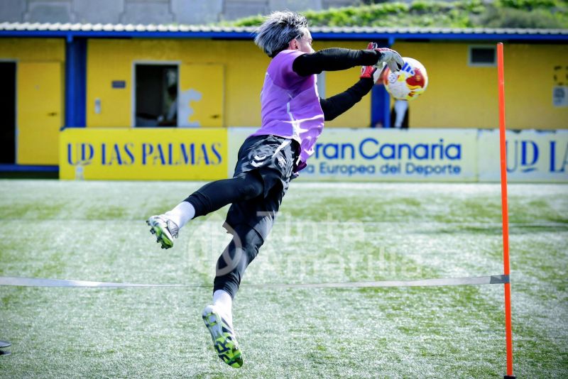 Fotos: El filial pone su punto de mira en el CD Coria