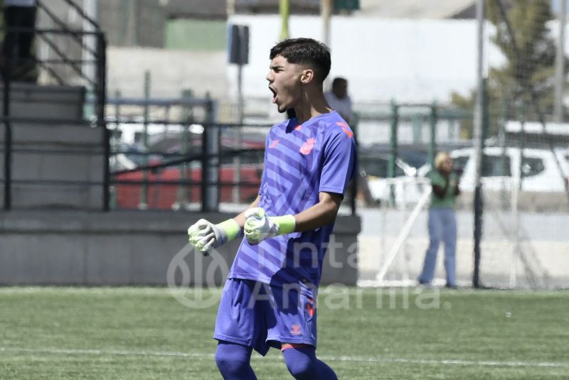 Fotos: Los dos cadetes de la UD cruzan sus caminos en el Anexo