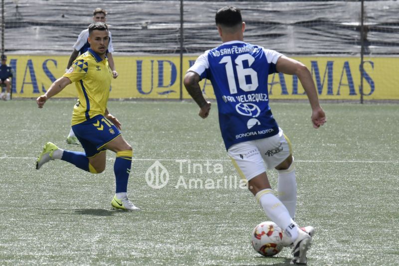 1-0: Carlos Navarro le da un zapatazo al San Fernando