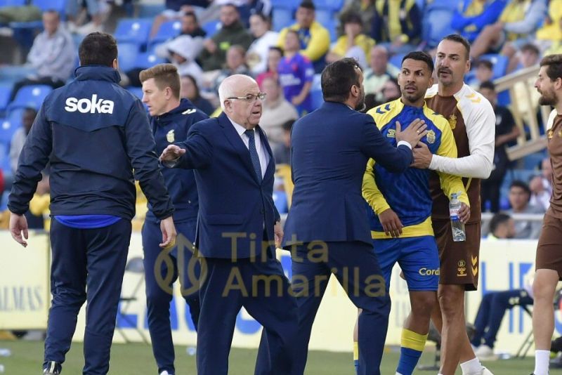 2-1: La UD remonta, sufre, gana y sigue cabalgando en el potro de la ilusión