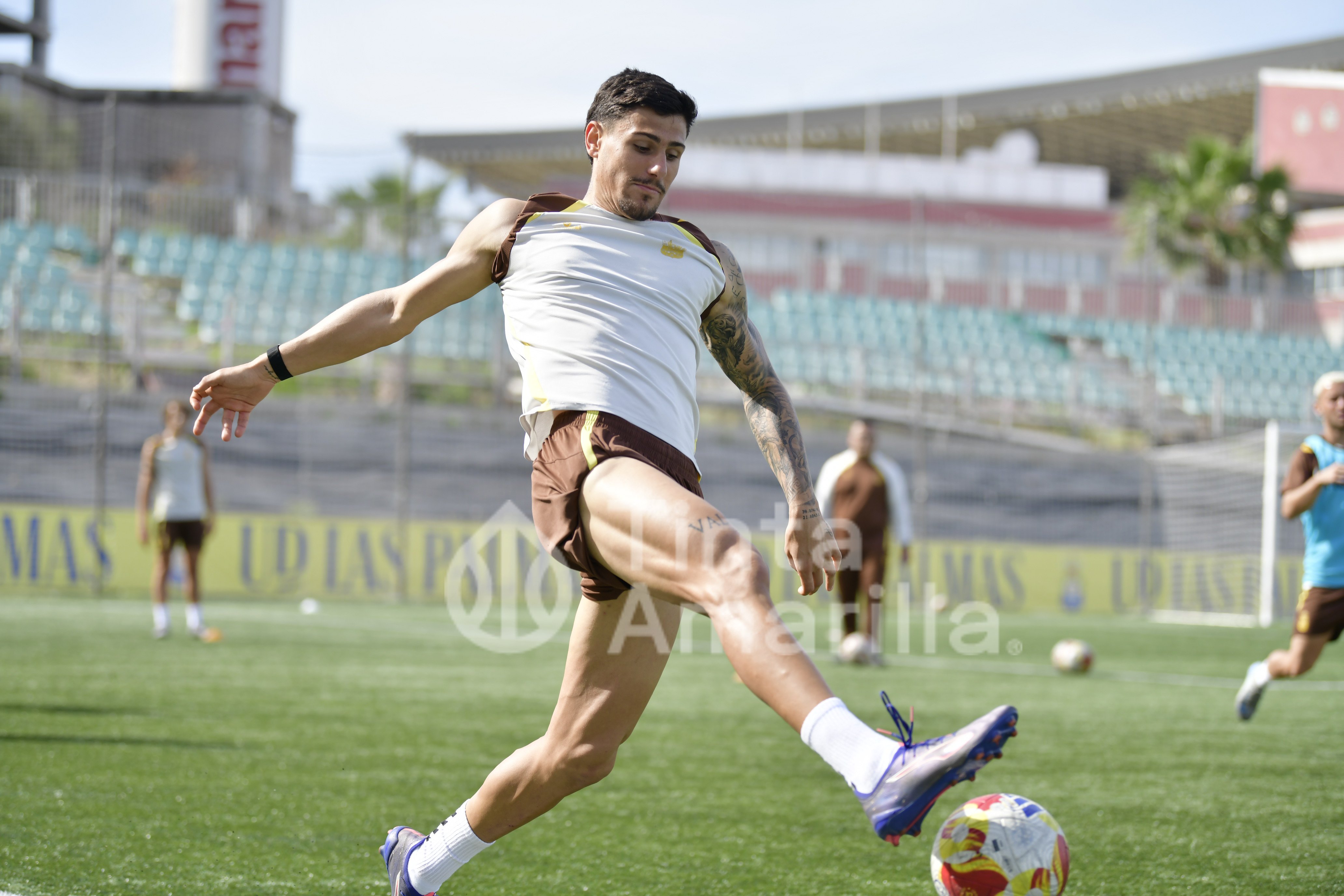 Fotos: El filial pone su punto de mira en el CD Coria