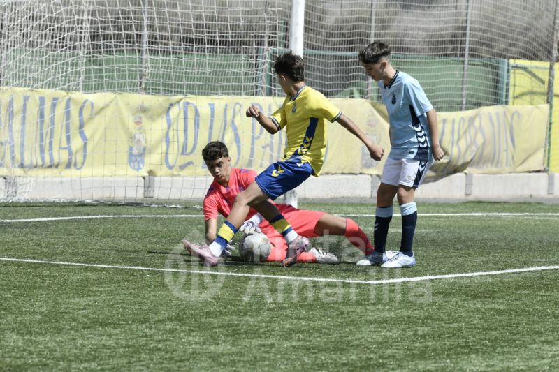Fotos: Los dos cadetes de la UD cruzan sus caminos en el Anexo