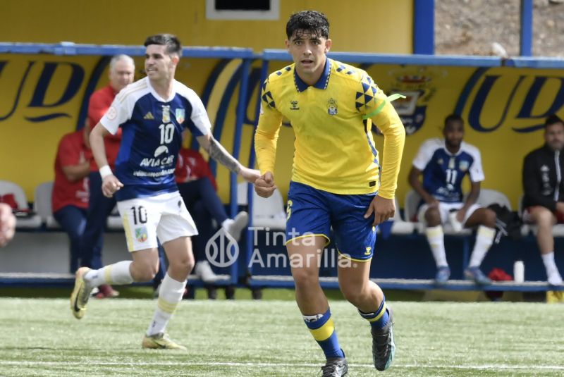 1-0: Carlos Navarro le da un zapatazo al San Fernando
