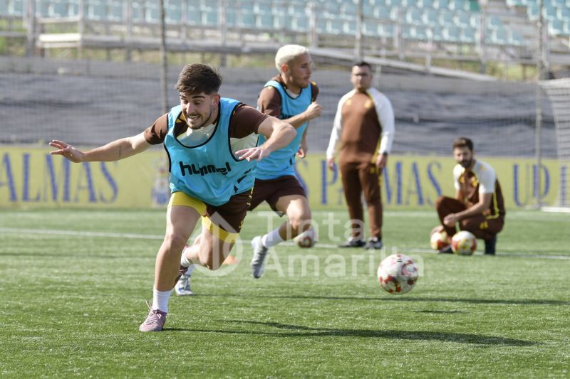 Fotos: El filial pone su punto de mira en el CD Coria