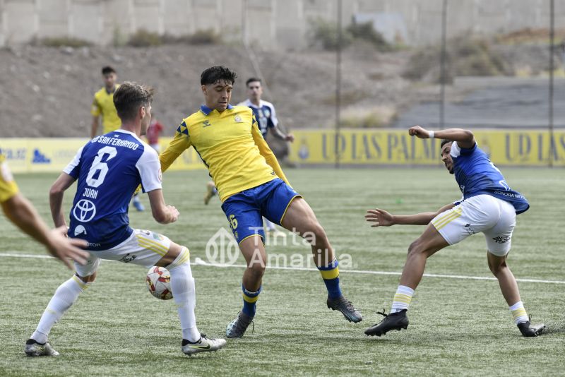 1-0: Carlos Navarro le da un zapatazo al San Fernando
