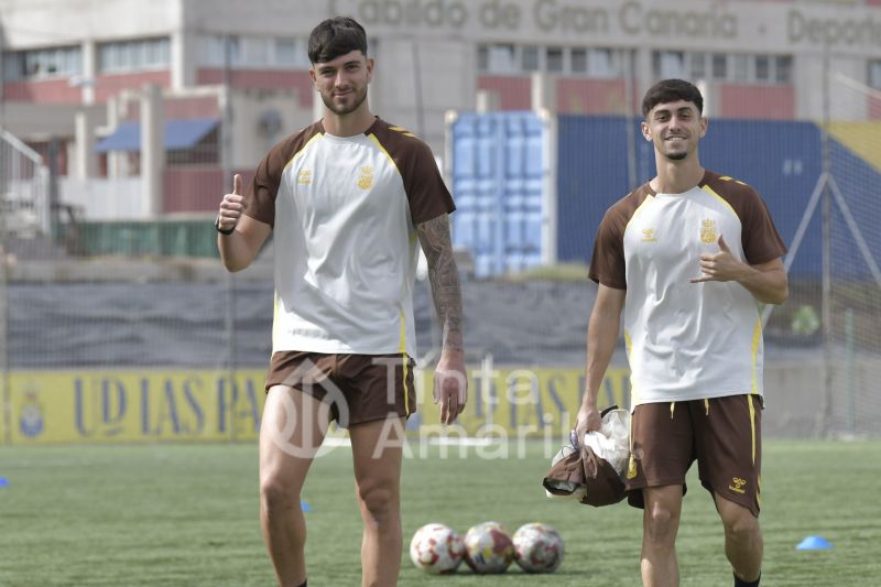 Fotos: Las Palmas Atlético se prepara para jugar en 'otra isla'
