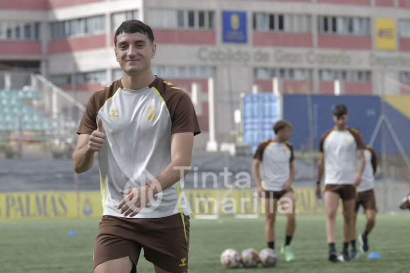 Fotos: Las Palmas Atlético se prepara para jugar en 'otra isla'