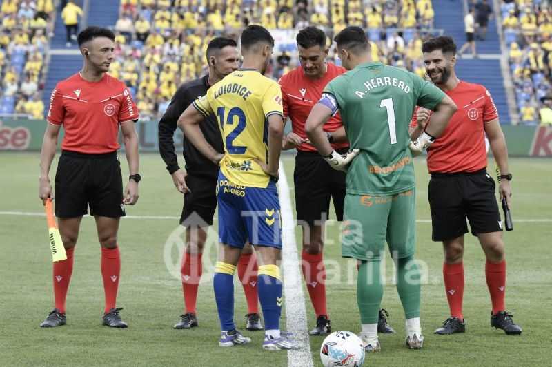 0-1: La UD no halla la salida al laberinto que fabricó el Málaga y el VAR