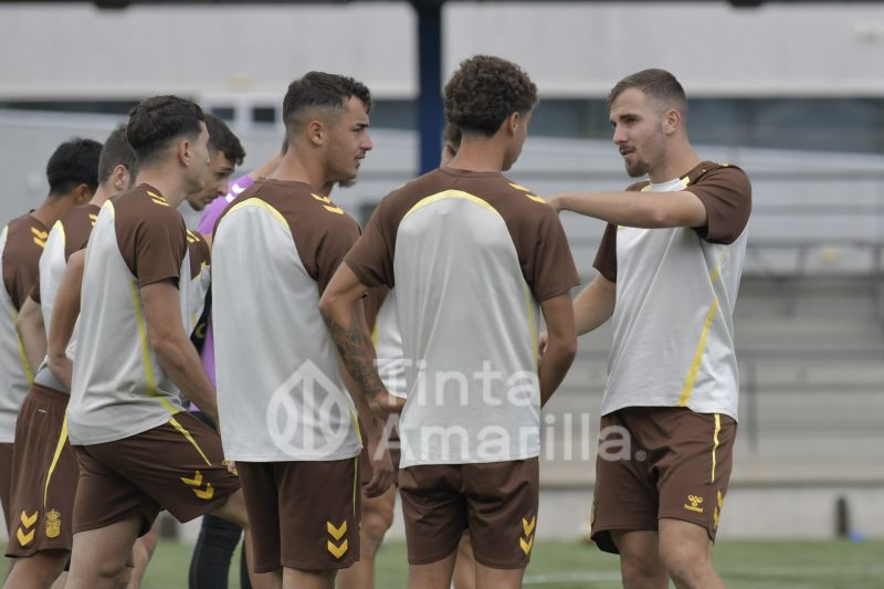 Fotos: Las Palmas Atlético se prepara para jugar en 'otra isla'