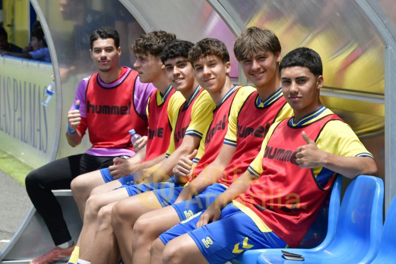 Pasillo a la UD, victoria (4-0) y ahora la Copa de Campeones
