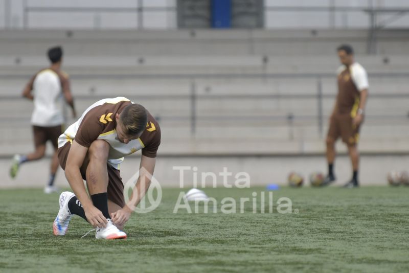Fotos: Las Palmas Atlético se prepara para jugar en 'otra isla'