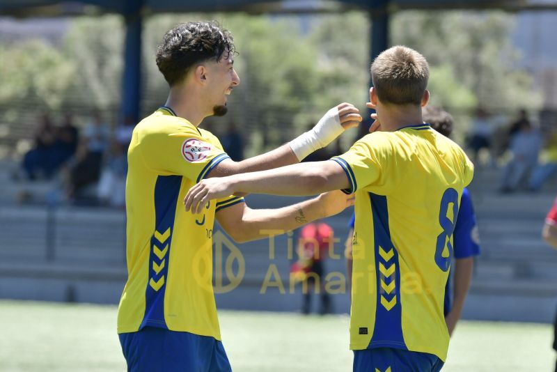 Pasillo a la UD, victoria (4-0) y ahora la Copa de Campeones