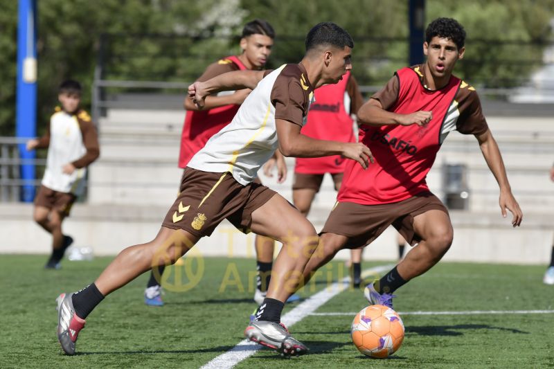Fotos: Las Palmas C tiene a la vista el derbi de la capital en Tercera