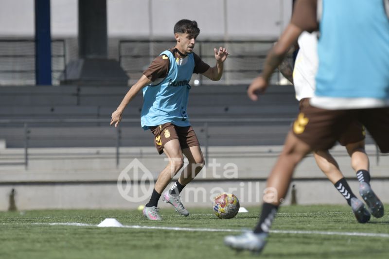 Fotos: Las Palmas Atlético se prepara para jugar en 'otra isla'