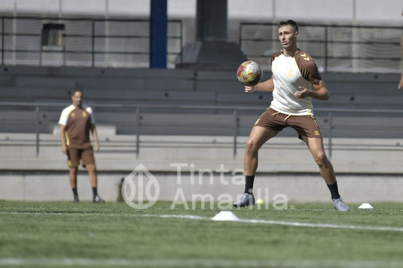 Fotos: Las Palmas Atlético se prepara para jugar en 'otra isla'