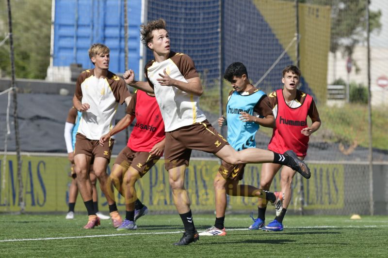 Fotos: Las Palmas C tiene a la vista el derbi de la capital en Tercera