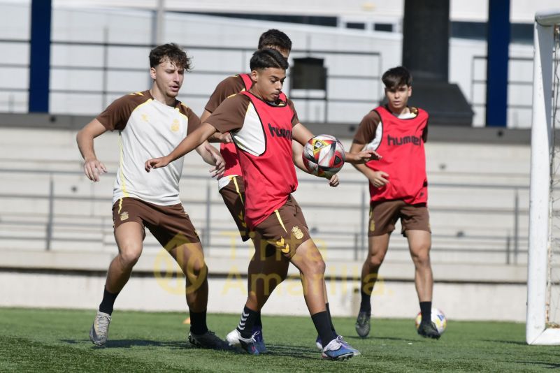 Fotos: Las Palmas C tiene a la vista el derbi de la capital en Tercera