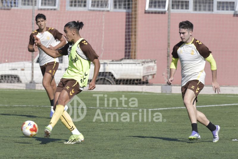 Fotos: Las Palmas Atlético y el juvenil de Honor despiden juntos 2025