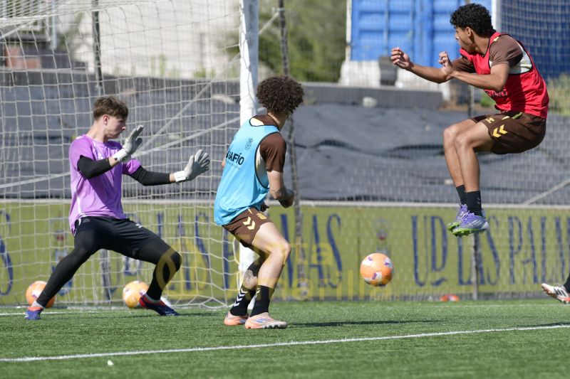 Fotos: Las Palmas C tiene a la vista el derbi de la capital en Tercera
