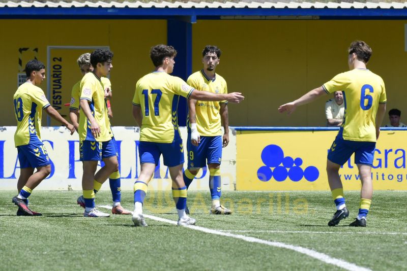 Pasillo a la UD, victoria (4-0) y ahora la Copa de Campeones