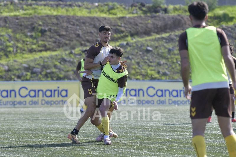 Fotos: Las Palmas Atlético y el juvenil de Honor despiden juntos 2025