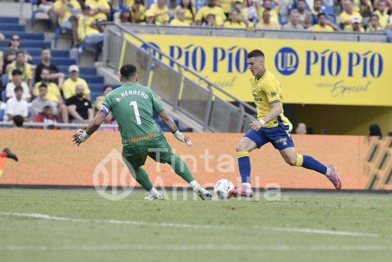 0-1: La UD no halla la salida al laberinto que fabricó el Málaga y el VAR