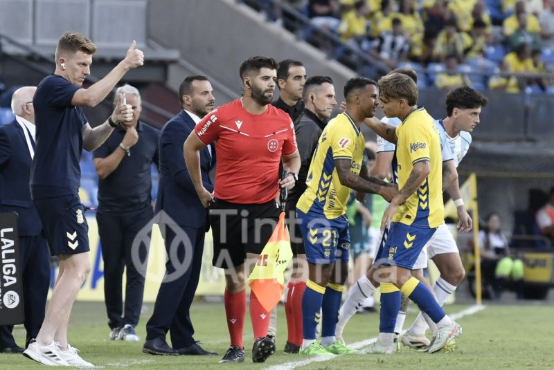 0-1: La UD no halla la salida al laberinto que fabricó el Málaga y el VAR