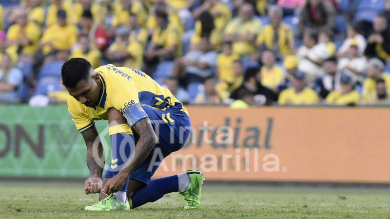0-1: La UD no halla la salida al laberinto que fabricó el Málaga y el VAR