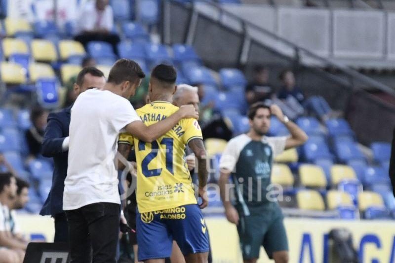 0-1: La UD no halla la salida al laberinto que fabricó el Málaga y el VAR