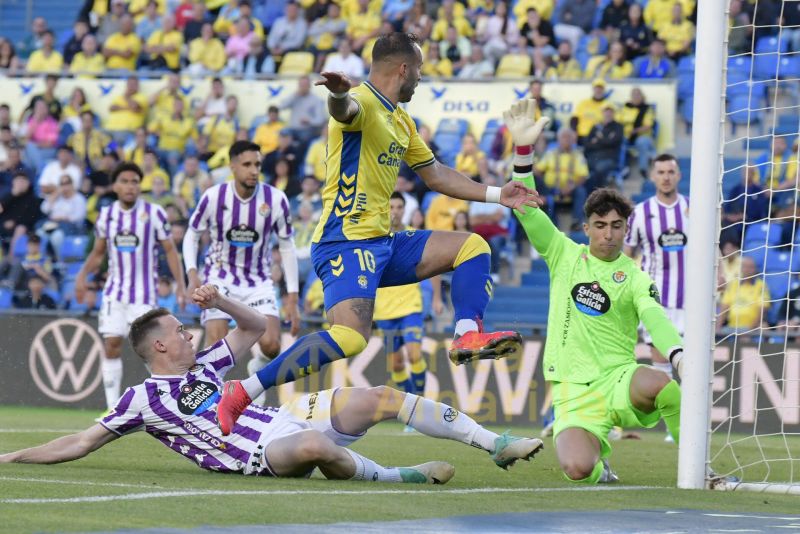 2-1: Las Palmas sigue pedaleando en su fortaleza del Gran Canaria