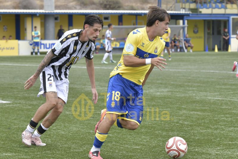 0-0: Las Palmas Atlético tropieza con los guantes del meta Atienza