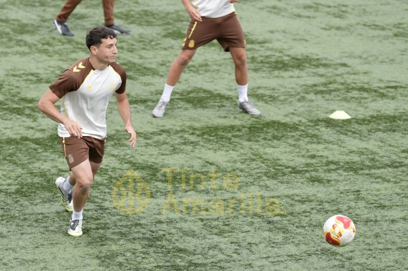 El Juez Único sanciona al goleador de Las Palmas Atlético e indulta al del Real Madrid C