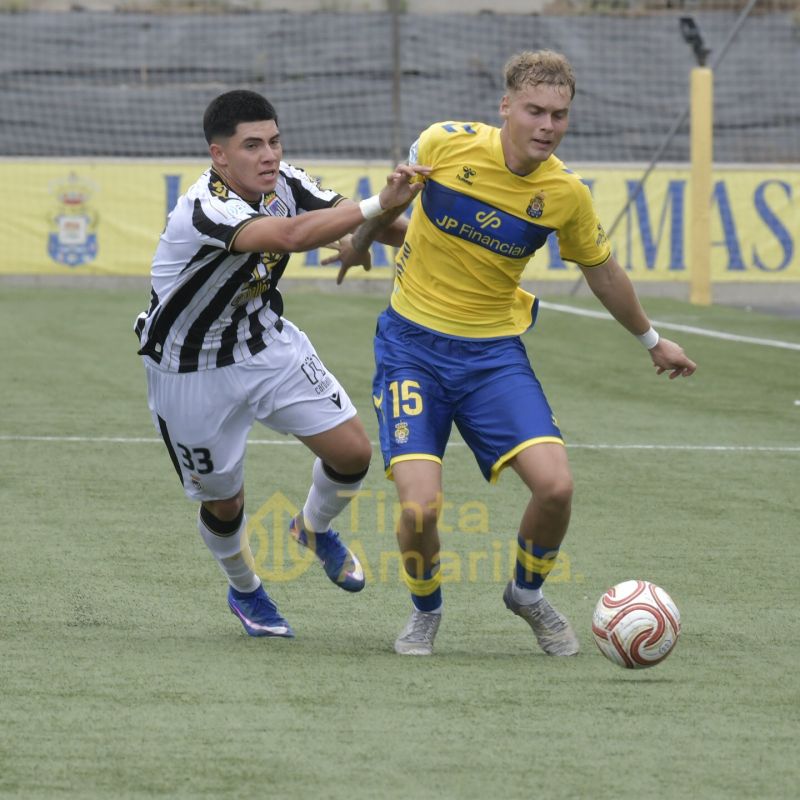 0-0: Las Palmas Atlético tropieza con los guantes del meta Atienza
