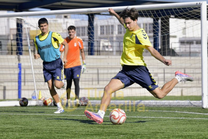 Fotos: Las Palmas C se prepara para la defensa del liderato ante un histórico rival