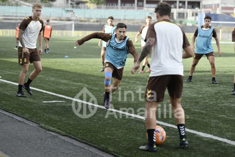Fotos: Las Palmas C supera su último contratiempo